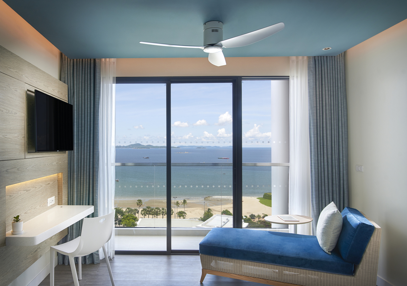 OZO North Pattaya_Deluxe Ocean View King 4.jpg